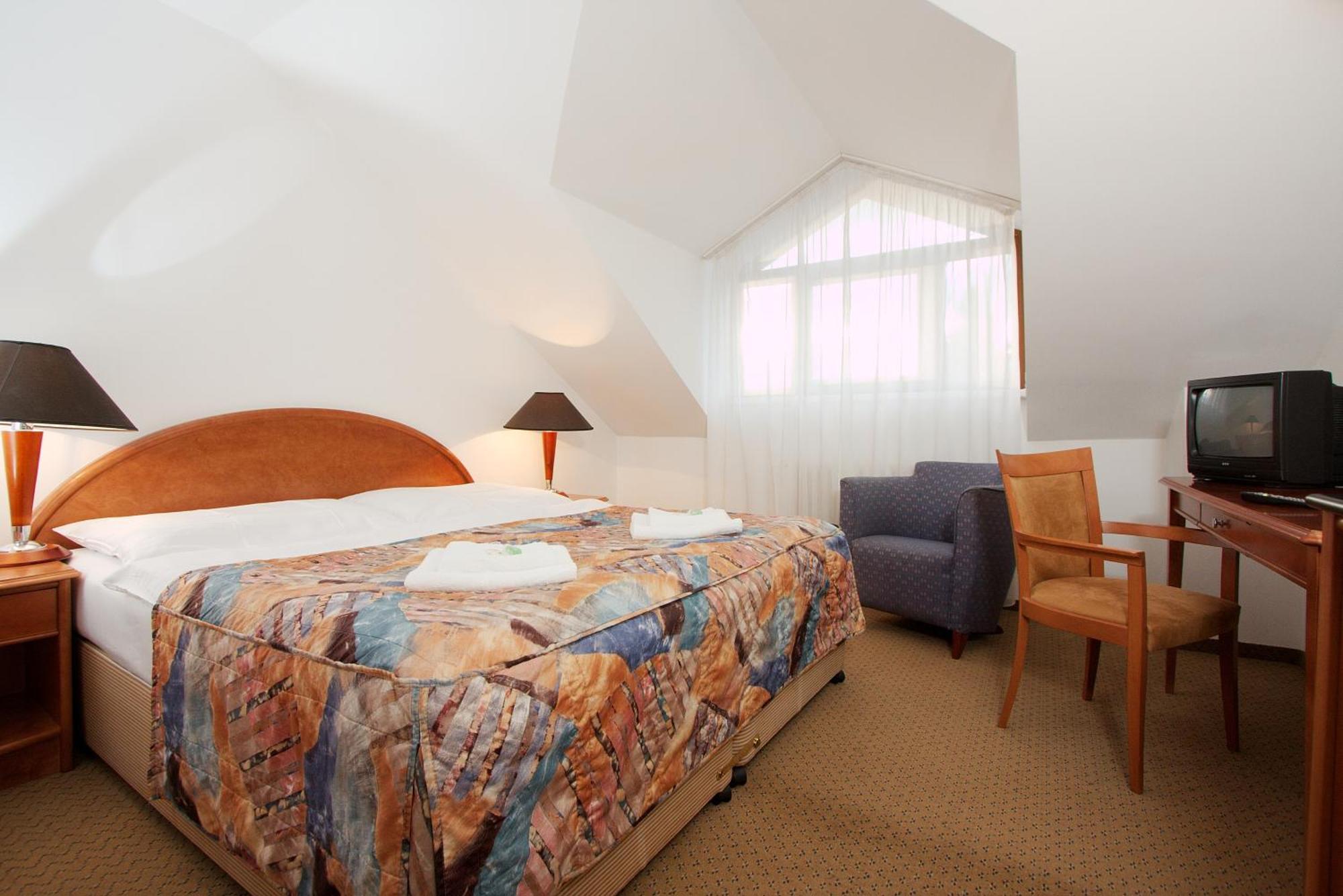 Hotel Chotol Horomerice المظهر الخارجي الصورة